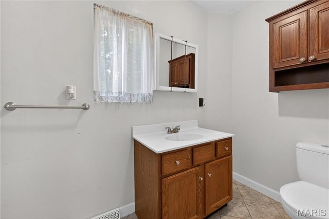126 S Jefferson Avenue, Collinsville, IL 62234