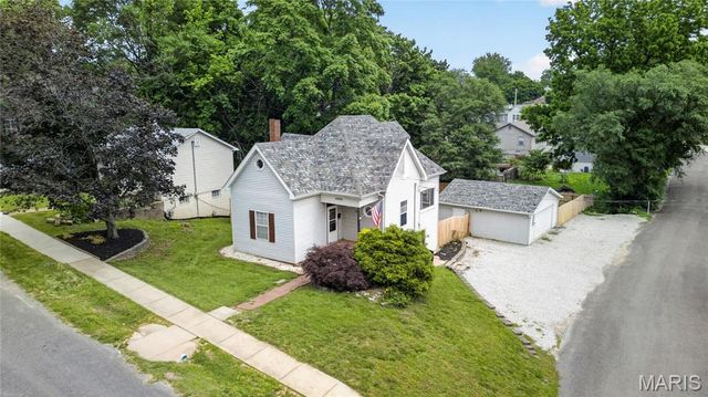 126 S Jefferson Avenue, Collinsville, IL 62234
