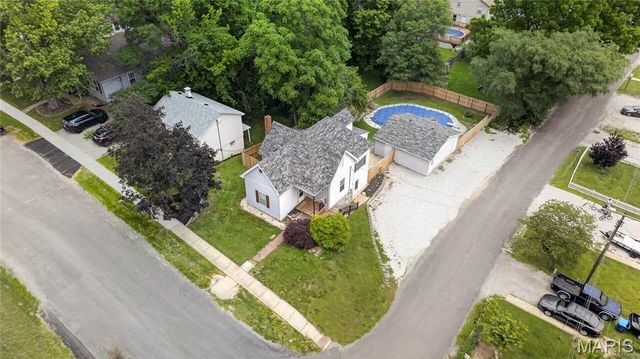 126 S Jefferson Avenue, Collinsville, IL 62234