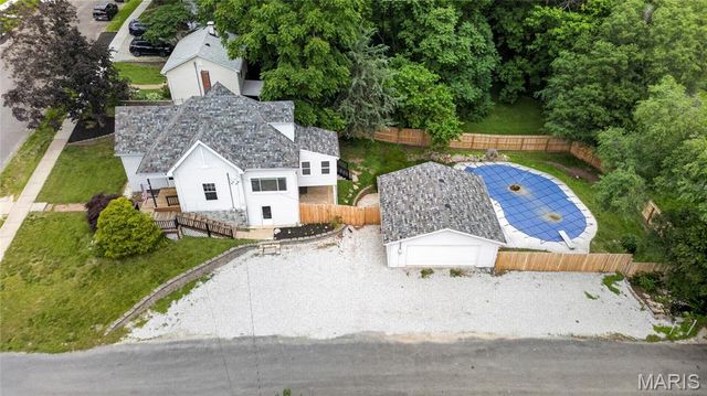 126 S Jefferson Avenue, Collinsville, IL 62234