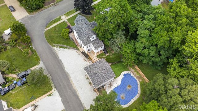 126 S Jefferson Avenue, Collinsville, IL 62234