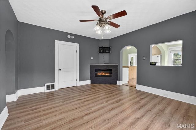126 S Jefferson Avenue, Collinsville, IL 62234