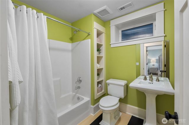 426 Smith Street, Seattle, WA 98109