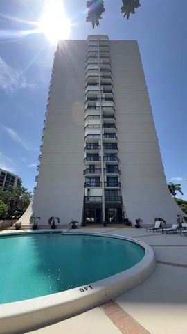 2425 Presidential Way 203, West Palm Beach, FL 33401