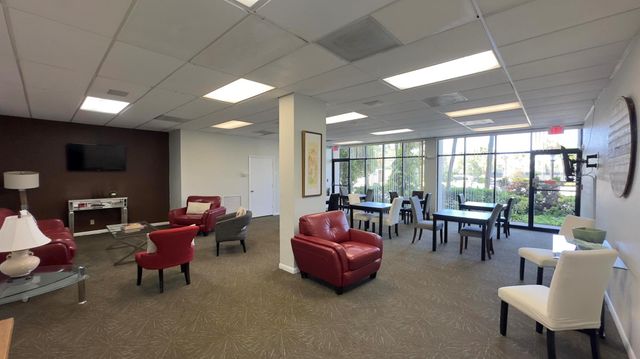 2425 Presidential Way 203, West Palm Beach, FL 33401