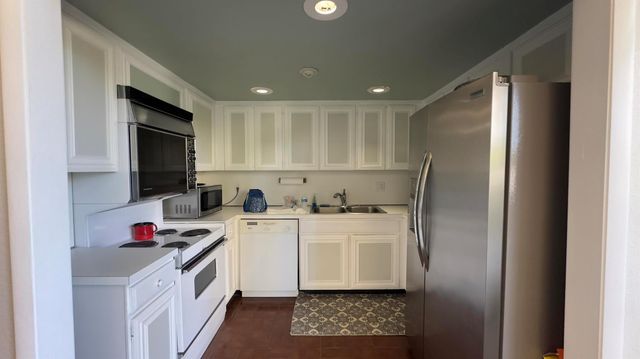 2425 Presidential Way 203, West Palm Beach, FL 33401