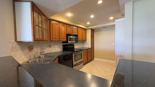 2425 Presidential Way 203, West Palm Beach, FL 33401