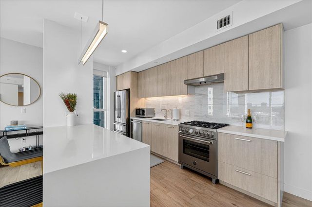 188 W Saint James Street 11101, San Jose, CA 95110