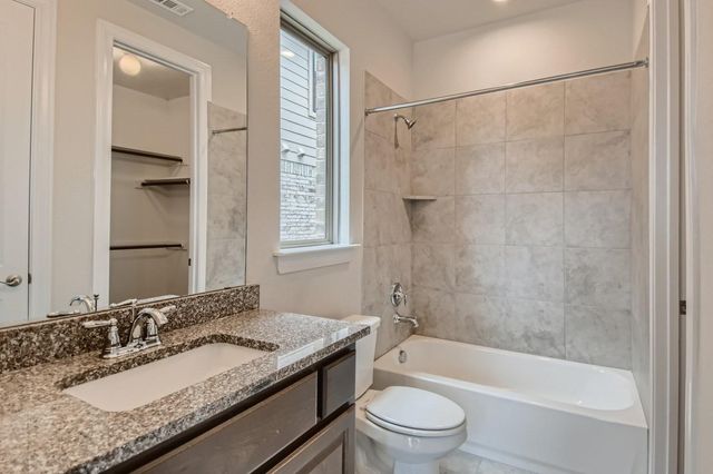 313 Rock Knoll ST, Liberty Hill, TX 78642