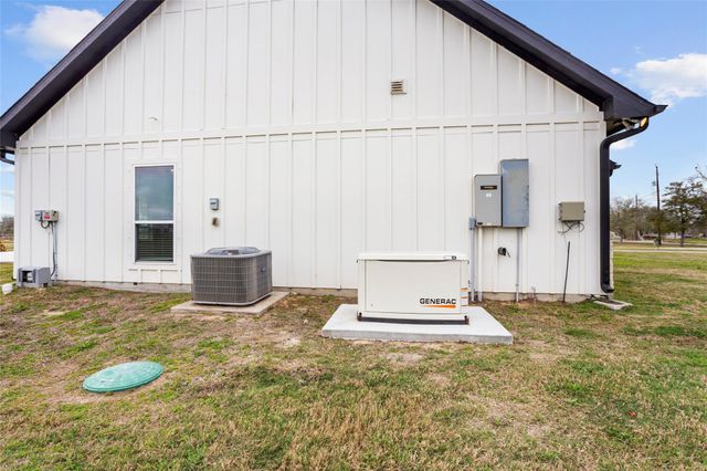 7634 Highland Road, Santa Fe, TX 77517