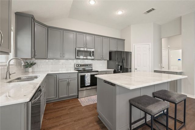 2705 Lynnwood, Bryan, TX 77807