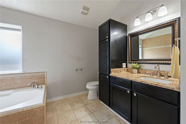 2705 Lynnwood, Bryan, TX 77807
