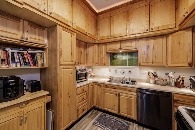 9953 Greentree Lane, Wills Point, TX 75169