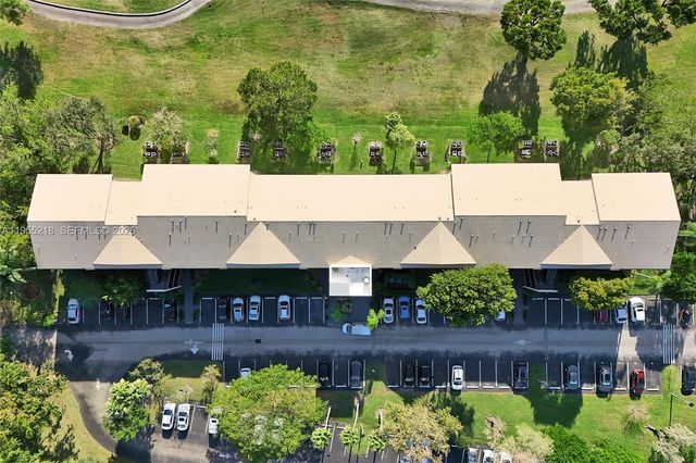 900 SW 128th Ave 103D, Pembroke Pines, FL 33027