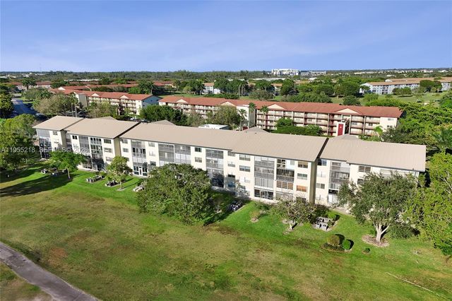 900 SW 128th Ave 103D, Pembroke Pines, FL 33027