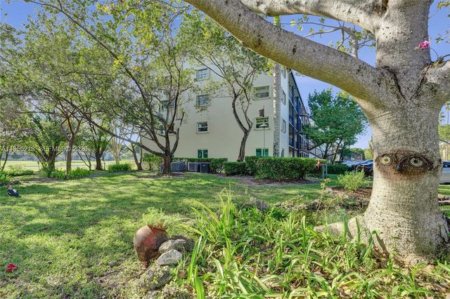 900 SW 128th Ave 103D, Pembroke Pines, FL 33027