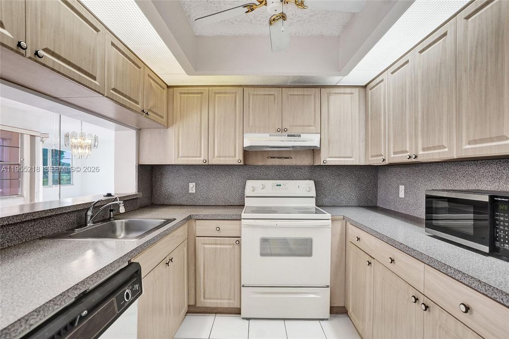 900 SW 128th Ave 103D, Pembroke Pines, FL 33027