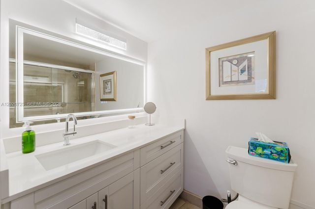 2301 Collins Avenue 804, Miami Beach, FL 33139