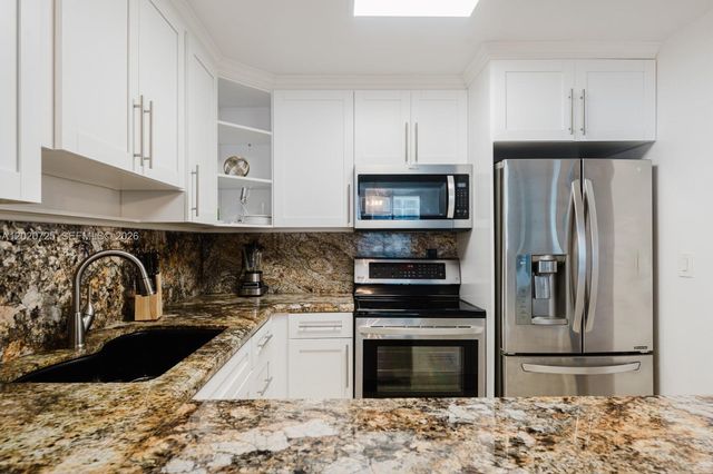 2301 Collins Avenue 804, Miami Beach, FL 33139