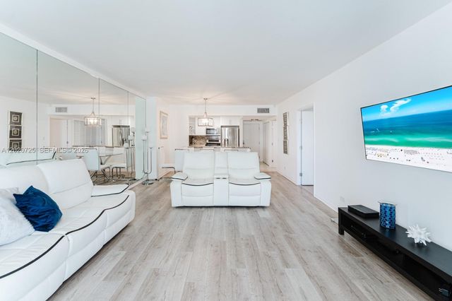 2301 Collins Avenue 804, Miami Beach, FL 33139