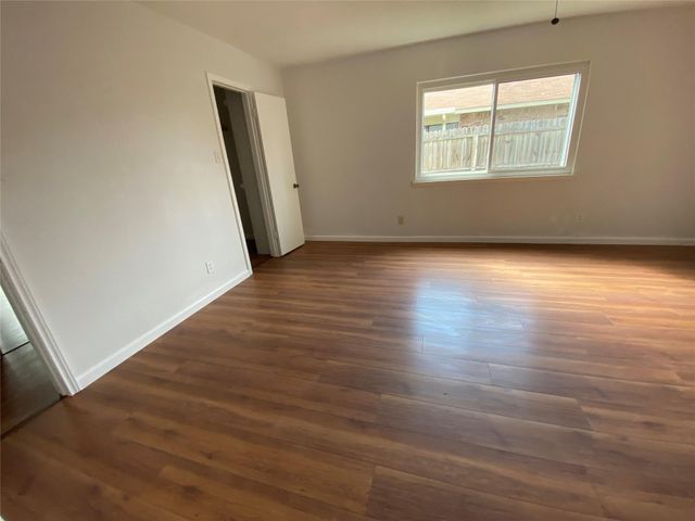 854 Timberdale Street, Grand Prairie, TX 75052