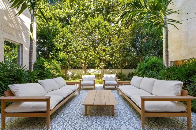 870 S Ocean Boulevard, Palm Beach, FL 33480