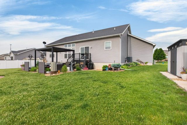 4817 Yellowstone Drive, Waterloo, IA 50701