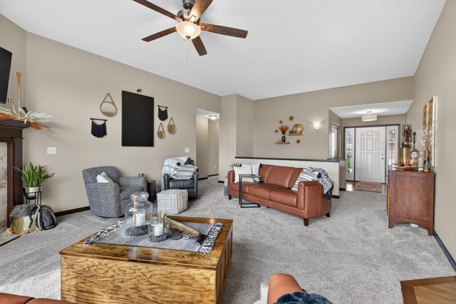 4817 Yellowstone Drive, Waterloo, IA 50701