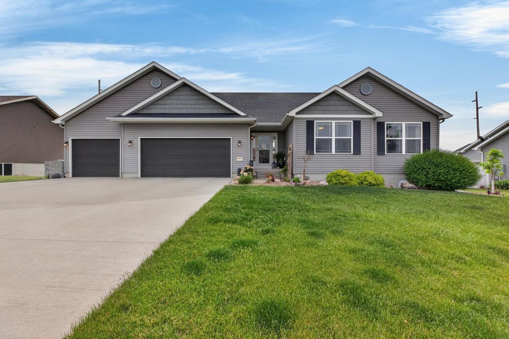4817 Yellowstone Drive, Waterloo, IA 50701