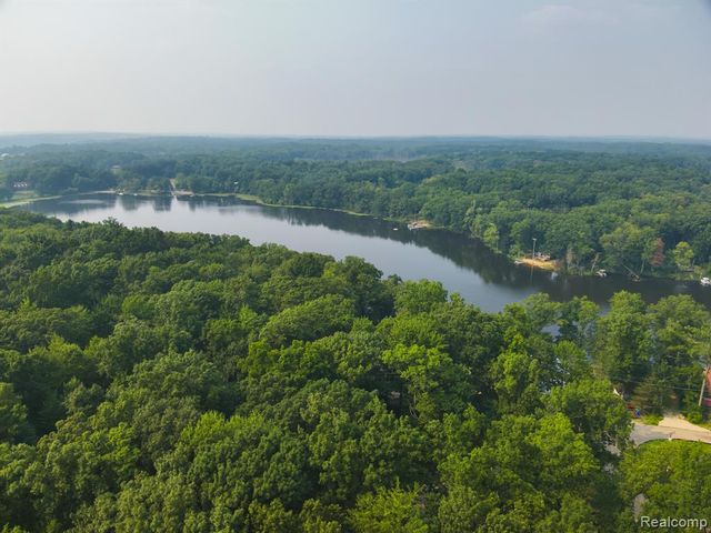 V/L Frushour Drive, Holly, MI 48442