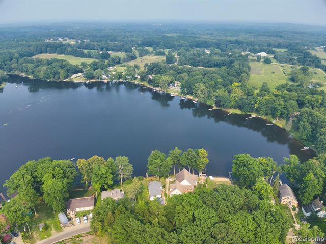 V/L Frushour Drive, Holly, MI 48442