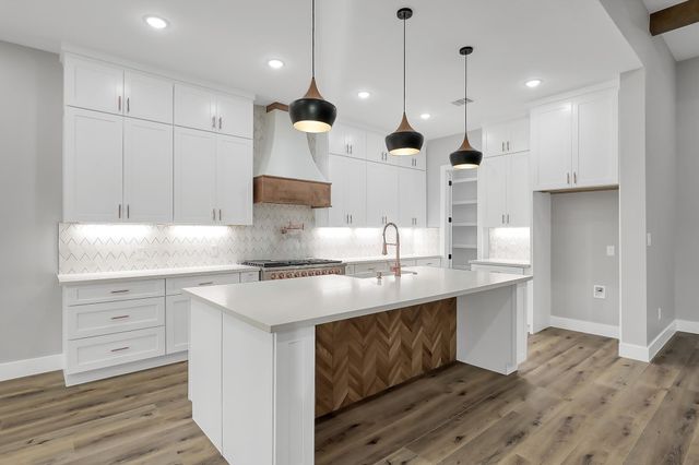 135 Wick Willow Rd, Montgomery, TX 77356