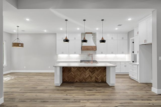 135 Wick Willow Rd, Montgomery, TX 77356