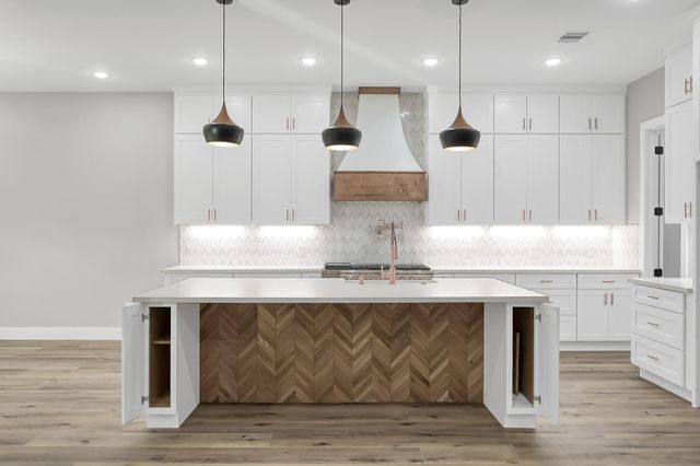 135 Wick Willow Rd, Montgomery, TX 77356