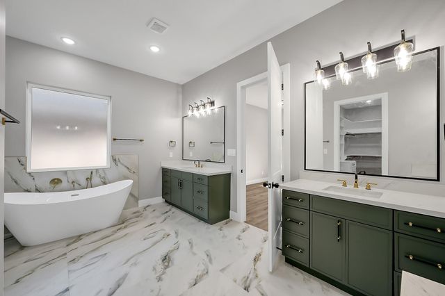 135 Wick Willow Rd, Montgomery, TX 77356