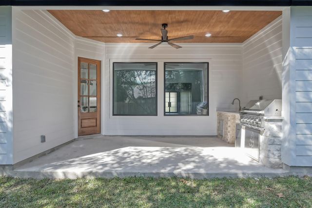 135 Wick Willow Rd, Montgomery, TX 77356