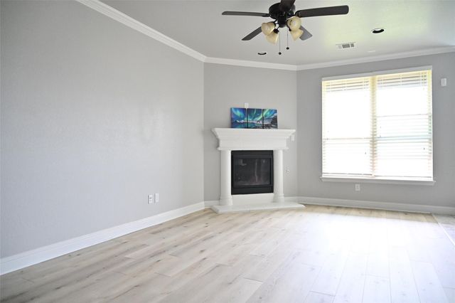 504 Mistflower Springs DR, Leander, TX 78641