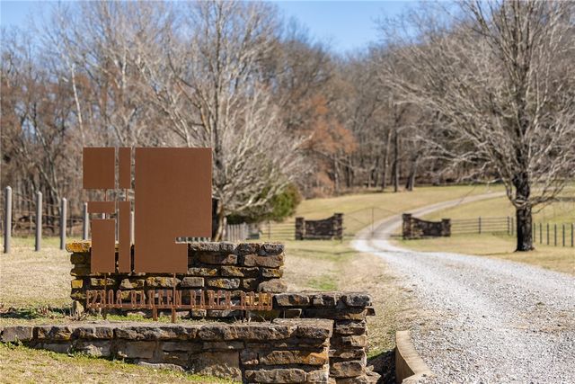 12808 Raheen Ranch Road, Fayetteville, AR 72701