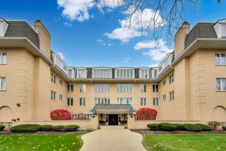 75 S 6th Avenue S 204, La Grange, IL 60525