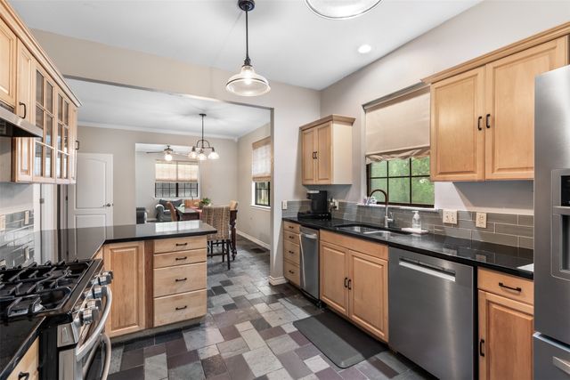 828 S Maurice Avenue, Denison, TX 75020