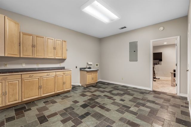 828 S Maurice Avenue, Denison, TX 75020