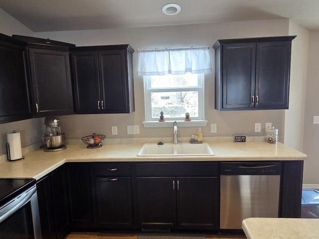 503 Pine Hollow PLACE, Watertown, WI 53094