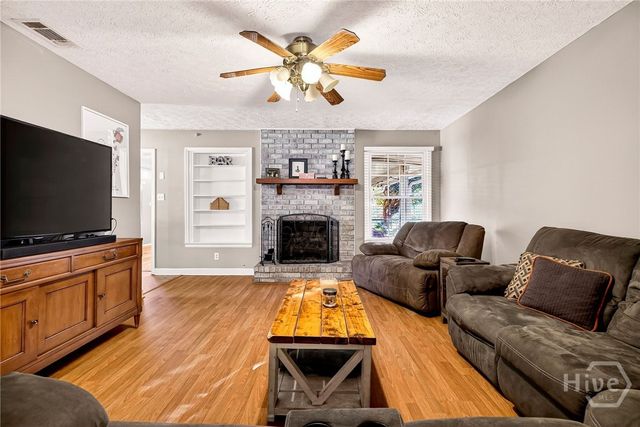 1121 Madrid Avenue, Savannah, GA 31406