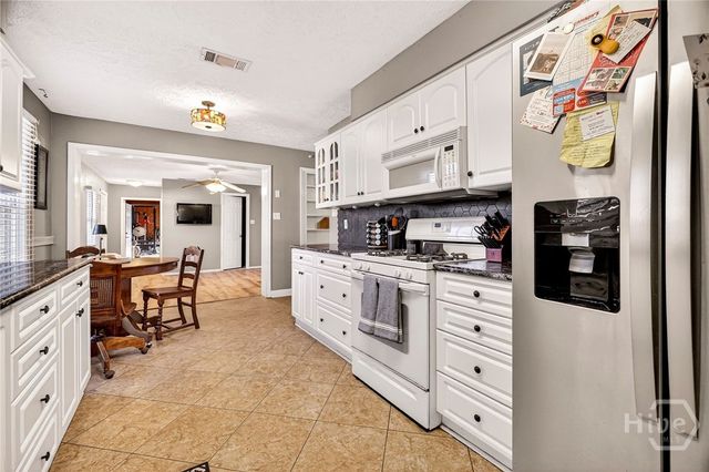 1121 Madrid Avenue, Savannah, GA 31406