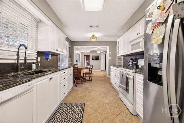 1121 Madrid Avenue, Savannah, GA 31406