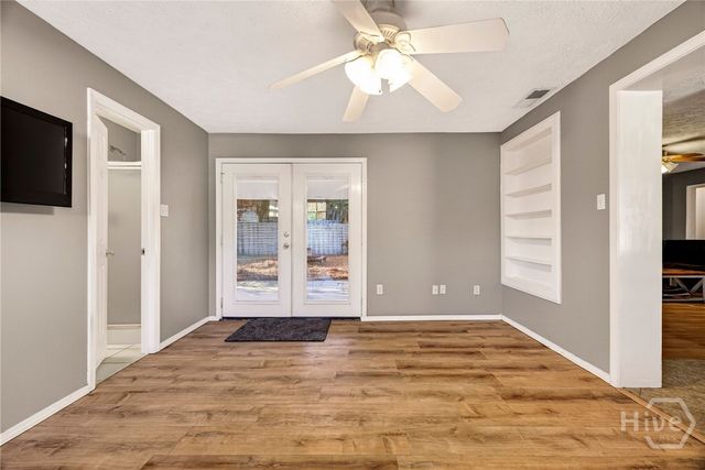 1121 Madrid Avenue, Savannah, GA 31406