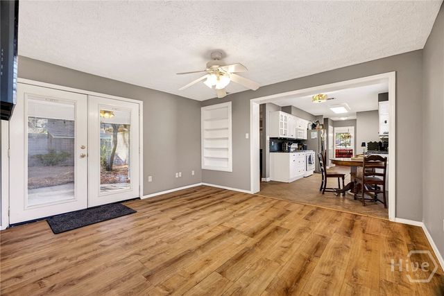 1121 Madrid Avenue, Savannah, GA 31406