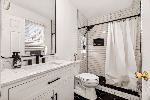 1121 Madrid Avenue, Savannah, GA 31406