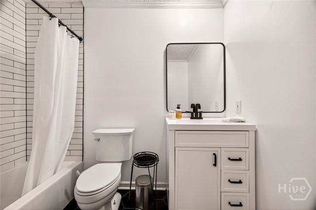 1121 Madrid Avenue, Savannah, GA 31406