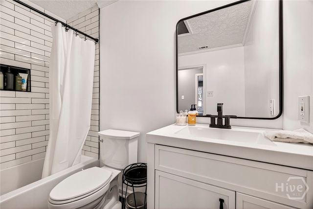 1121 Madrid Avenue, Savannah, GA 31406